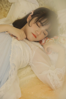 美女冒白浆
